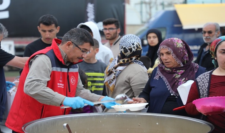 Şehzadeler Belediyesi Adıyamanda on binlerce kişinin yemek ihtiyacını karşıladı