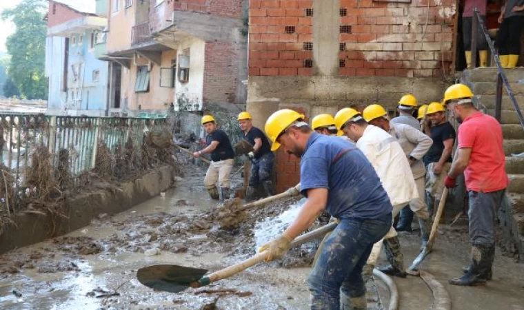 Sel sonrası temizliğe madenciler de katıldı