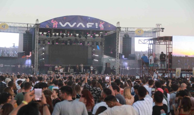 Selçuk Pamucak Sahilinde What A Fest zamanı