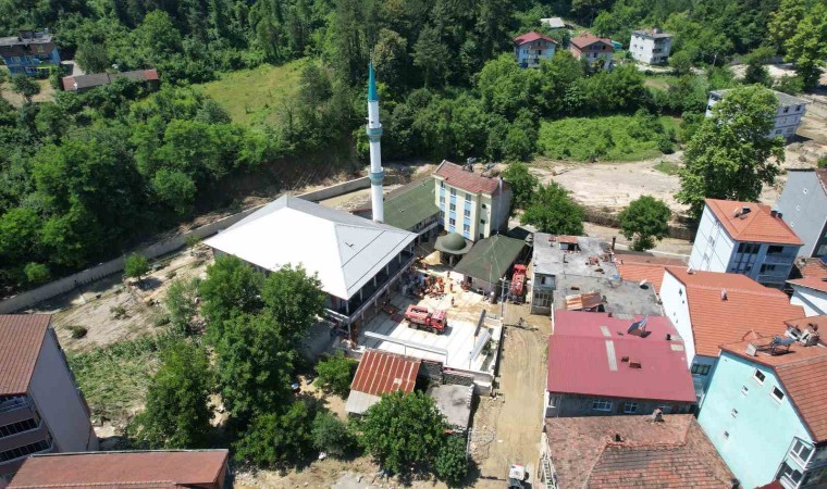 Selin vurduğu beldede vakit ezanını gönüllüler okudu