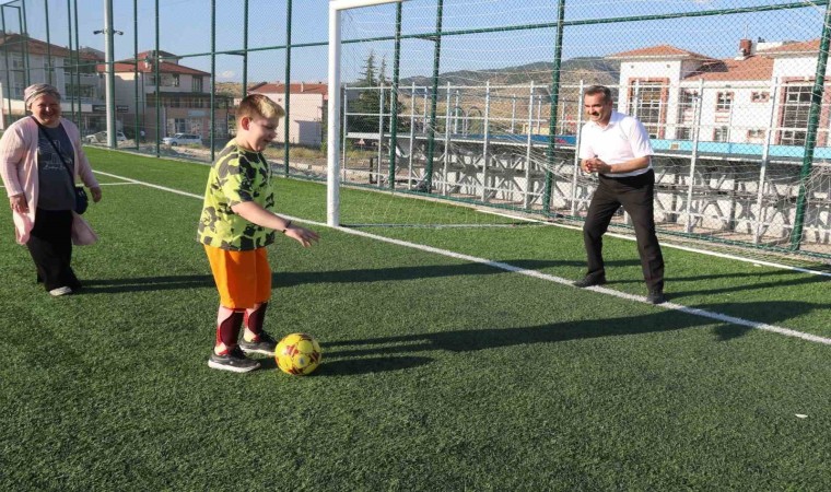 Serebral palsi hastası Arda futbolla moral buluyor: Tek istediği Icardi ile tanışmak