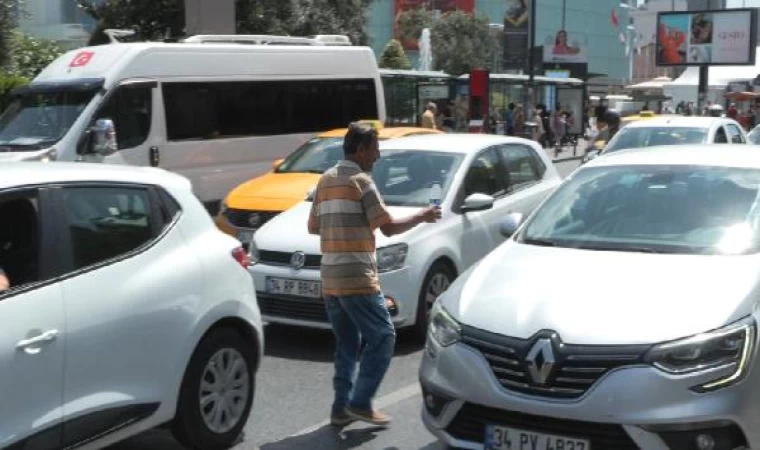 Sıcak hava en çok otoyollarda su satanlara yaradı