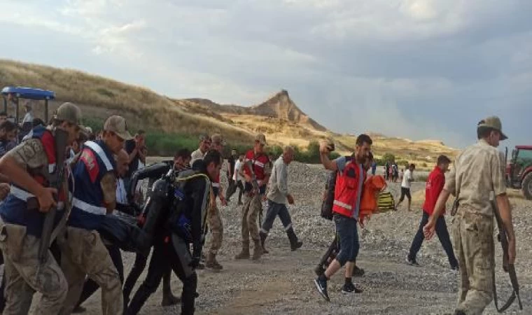 Siirt’te çaya düşen Veysi, kayboldu (2)