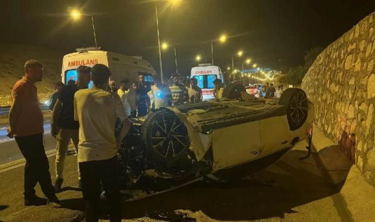 Siirt’te refüjdeki bariyerlere çarpan otomobil takla attı: 3 yaralı