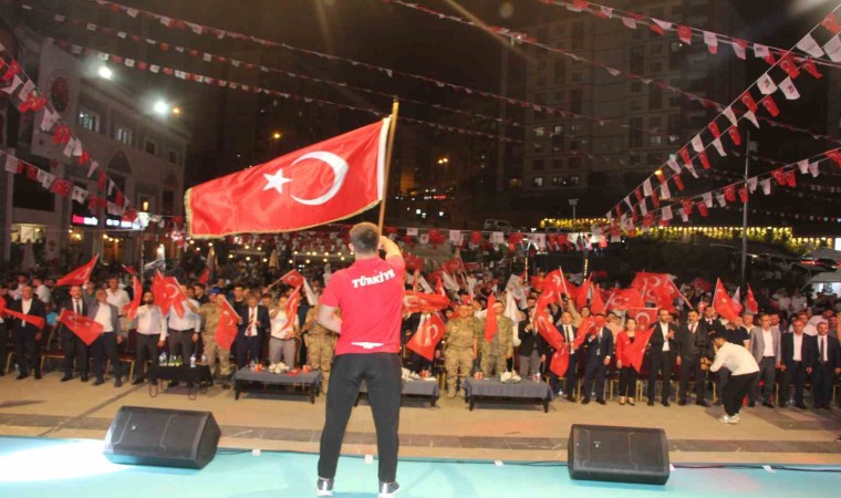 Şırnakta binlerce kişi 15 Temmuz Demokrasi ve Milli Birlik Günü nöbetine katıldı