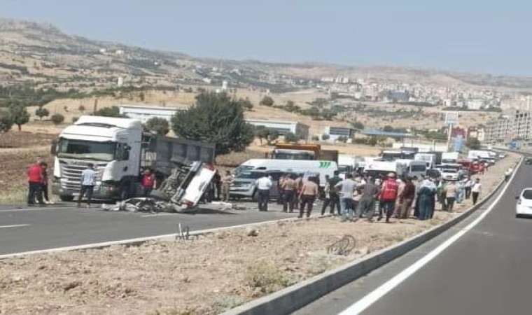 Şırnakta kamyonet ile tır çarpıştı: 1 bebek öldü, 3 kişi yaralandı