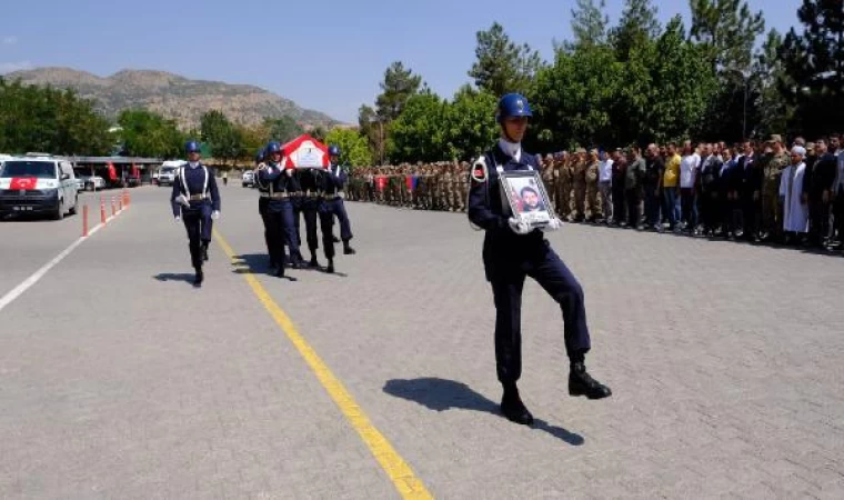 Şırnak’ta şehit olan güvenlik korucusu, son yolculuğuna uğurlandı