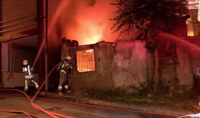 Şişli’de korkutan yangın; Gecekondu alev alev yandı