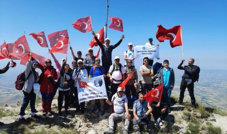 Sivaslı Dağcılardan Yıldız Dağı Zirve Tırmanışı