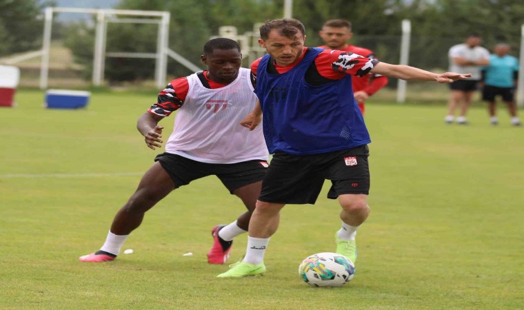 Sivasspor minyatür kalede maç yaptı