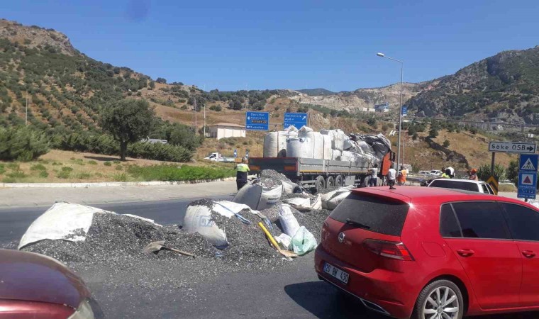 Sökede OSB kavşağındaki kaza, trafiği felç etti