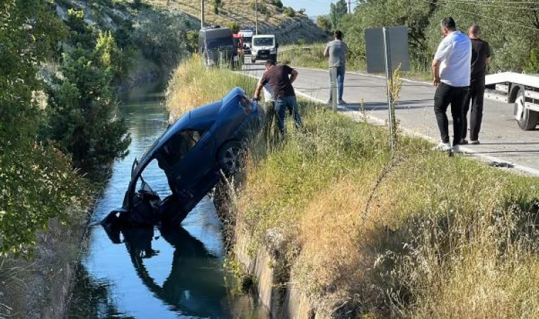 Su kanalına uçan otomobildeki 1 kişi yaralandı