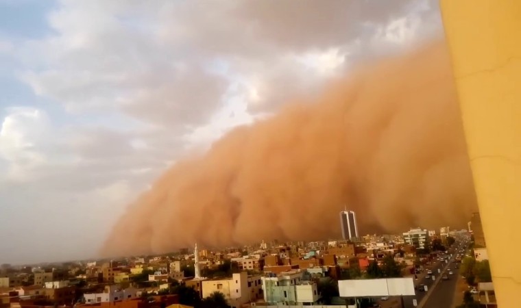 Sudanı kum fırtınası vurdu