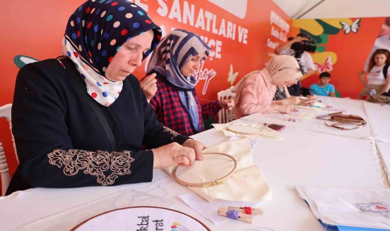 Sultangazi Gelenekten Geleceği Kadın Eli Festivalinde kadınların el emekleri görücüye çıktı