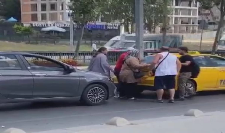 Sultangazi’de taksi şoförü tartıştığı yolcuları yarı yolda indirdi