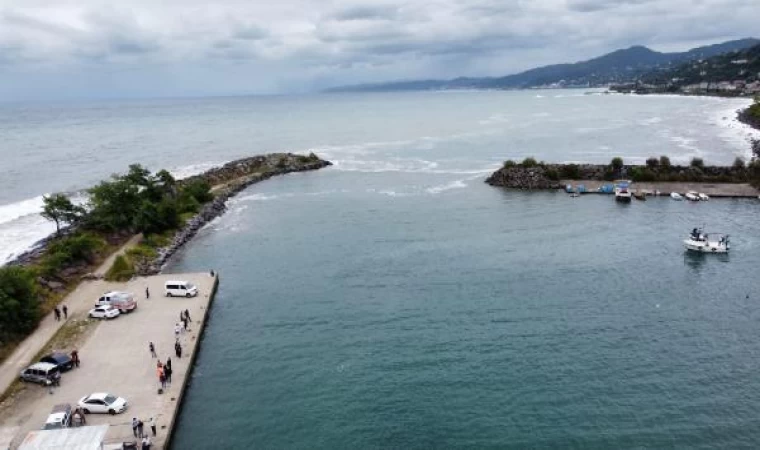 Sürmene’de kayığı boş bulunan balıkçı aranıyor