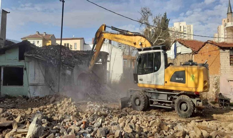 Tarihi bölge metruk binalardan temizlendi