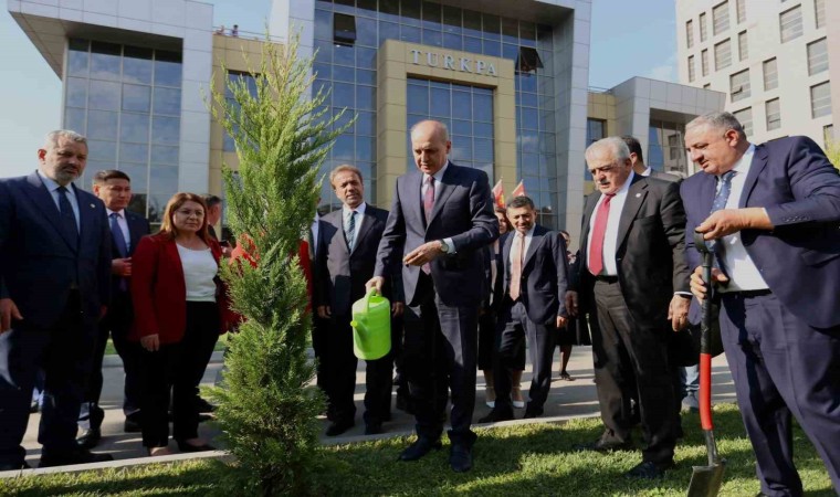 TBMM Başkanı Kurtulmuş, Baküde TÜRKPA bahçesine ağaç dikti