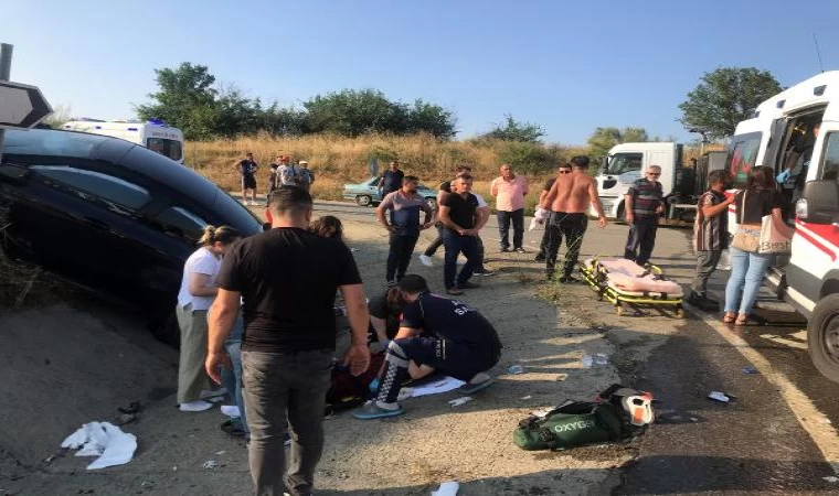 Tekirdağ’da otomobil ile hafif ticari araç çarpıştı: 7 yaralı