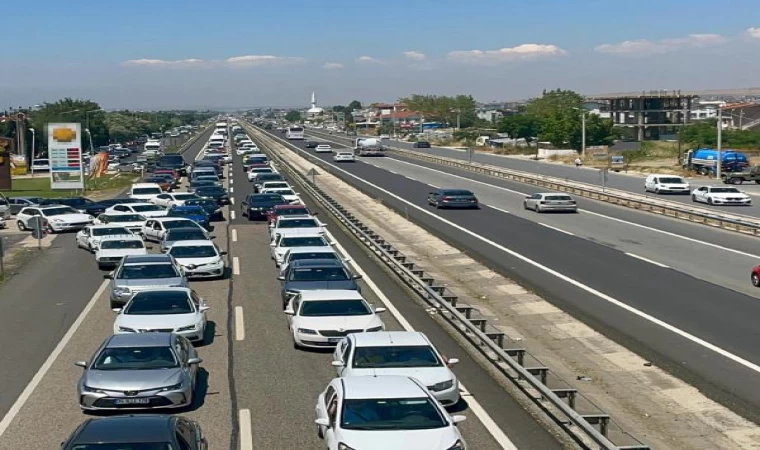 Tekirdağ’dan İstanbul yönüne araç yoğunluğu