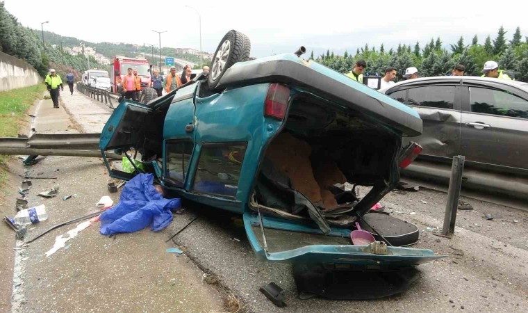 TEMde kazaya karışan otomobil hurdaya döndü: 1 ölü, 1 yaralı