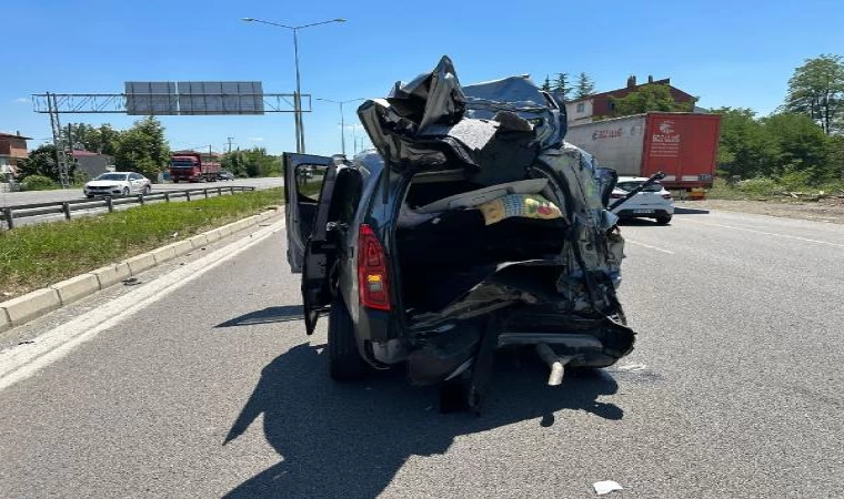 TIR, park halindeki hafif ticari araca çarptı; 1 ölü, 2 yaralı