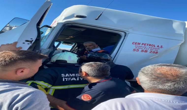 TIR’a çarpan akaryakıt yüklü tankerin sürücüsü sıkıştı: 1 yaralı