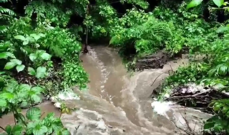 Tokatta Sağanak yağış sonrası yol çöktü