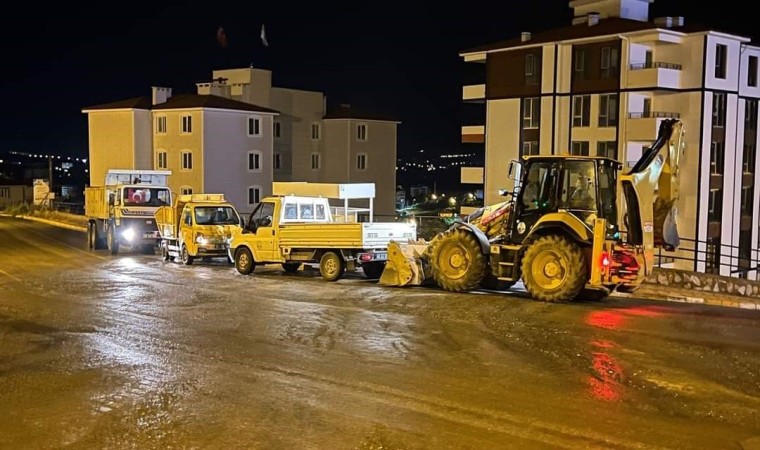 Tokatta yoğun sağanak belediye ekiplerini harekete geçirdi