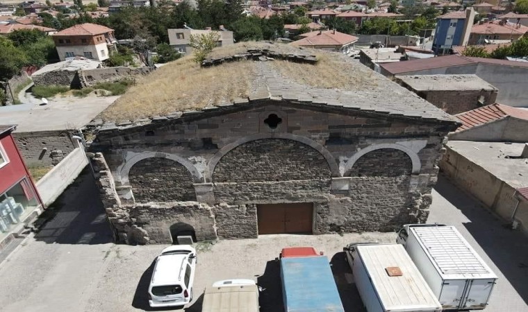 Tomarzadaki Tarihi Ermeni Kilisesi Bakım Bekliyor