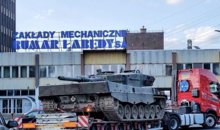 Ukraynaya verilen Leopard 2 tankları Polonyaya getirildi