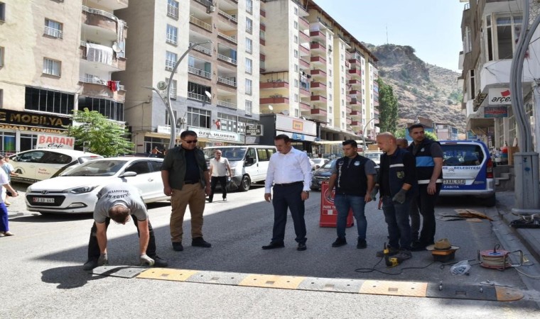 Uludere Belediyesi, yaya ve trafik güvenliği çalışmalarına başladı