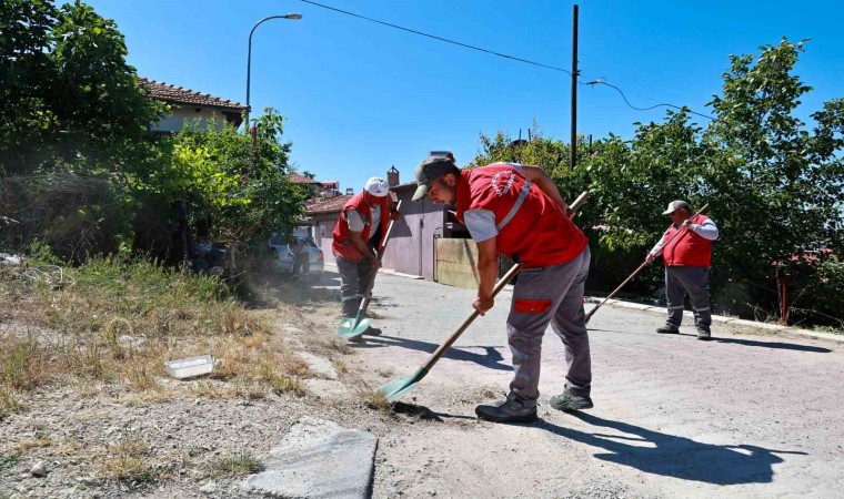 Uşakta cadde ve çevre temizlemesi sürüyor