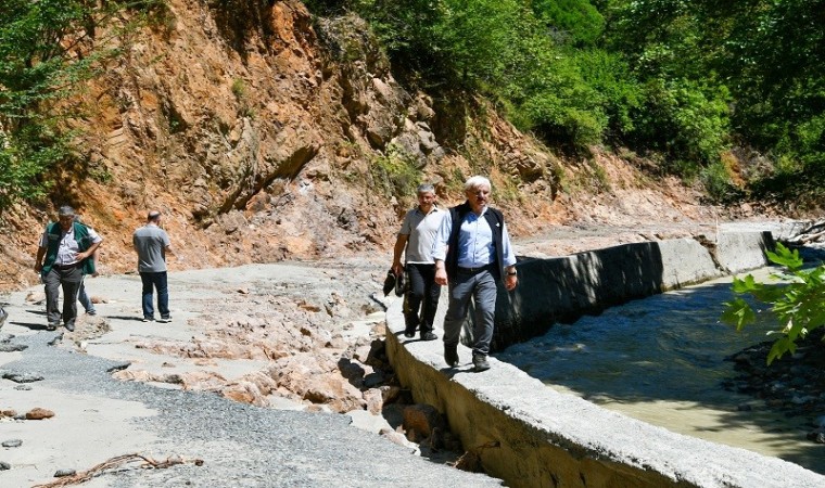 Vali Kılıç, sel sebebiyle çöken yol ve köprüyü inceledi