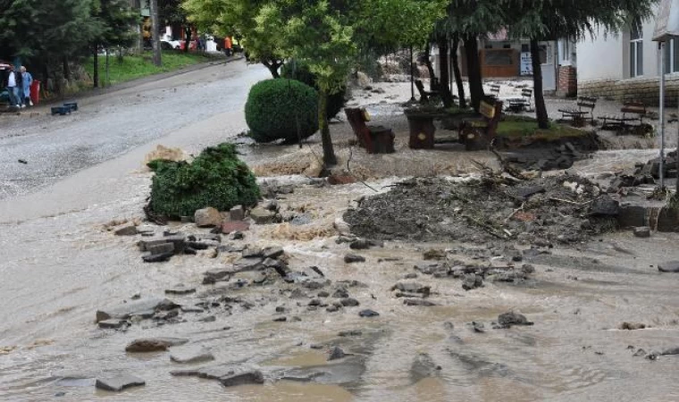 Vali Sonel: Kapanan Karadeniz-Akdeniz Karayolu alternatif yollardan sağlanıyor