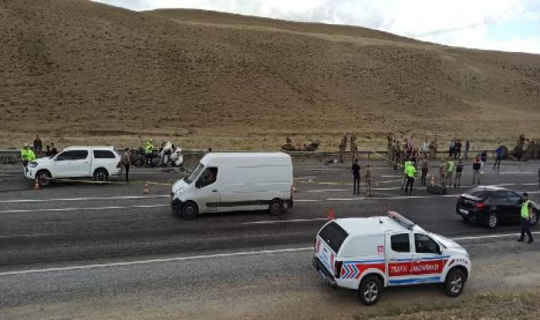 Van’da otomobil ile askeri araç çarpıştı: 1 ölü, 1’i ağır 13 asker yaralı 