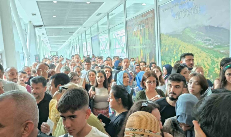 Vergi zamları sınır kapılarında yoğunluğa neden oldu