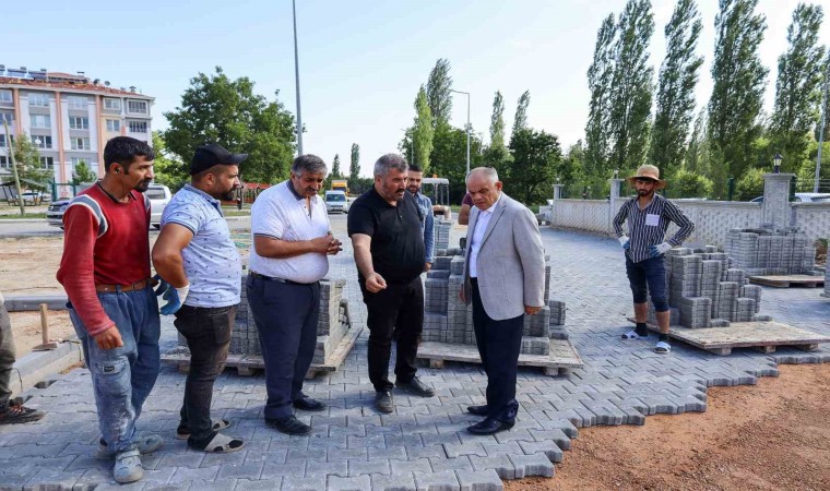 Yahyalıda yeni açılan yollara parke döşeniyor