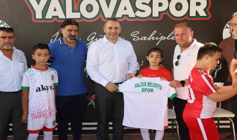 Yalova Belediyesinden Yalovaspora malzeme desteği