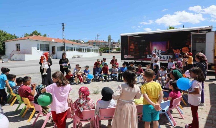 Yaz geldi, gezici kütüphane Talasta yollara düştü