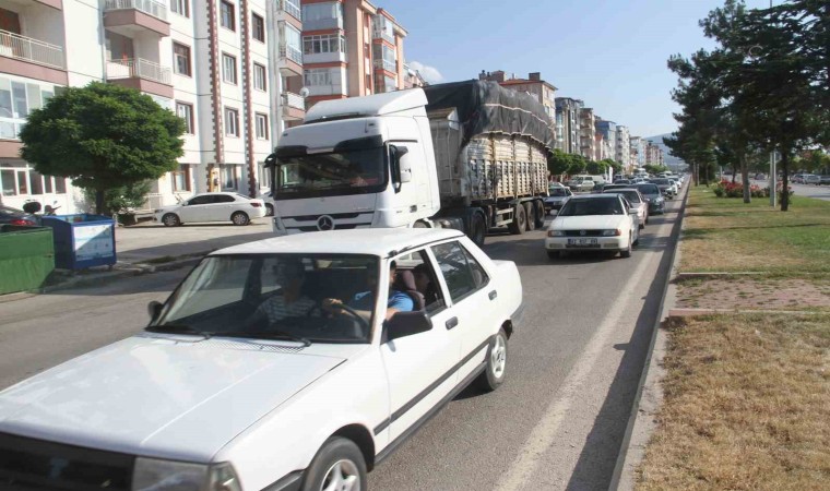 Yeni Konya-Antalya kara yolunda bayram tatili dönüşü yoğunluğu