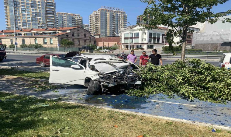 Zeytinburnunda anne ve oğlu feci kazadan kıl payı kurtuldu