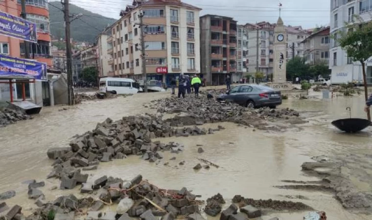 Zonguldak’ta sağanak; dereler taştı, heyelan oldu (3)