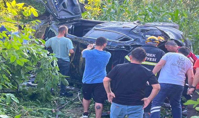 Zonguldakta yayaya çarpan otomobil tarlaya devrildi: 1 ölü, 3 yaralı