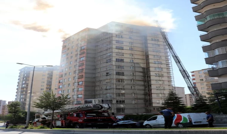 13 katlı binanın çatısında çıkan yangın: 1 ölü, 3 yaralı