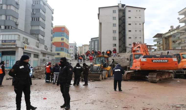 21 kişiye mezar olan Gölgeler Apartmanının betonunda dere kumu ve çakıl kullanılmış