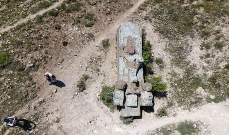 3 bin 500 yıldır yerde yatan dünyanın en büyük anıtı ayağa kaldırılacağı günü bekliyor