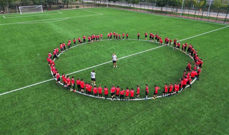 500 çocuğa futbol eğitimi