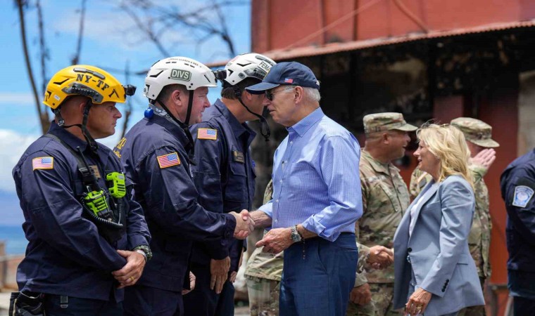 ABD Başkanı Joe Biden, orman yangını felaketinin yaşandığı Hawaiiyi ziyaret etti