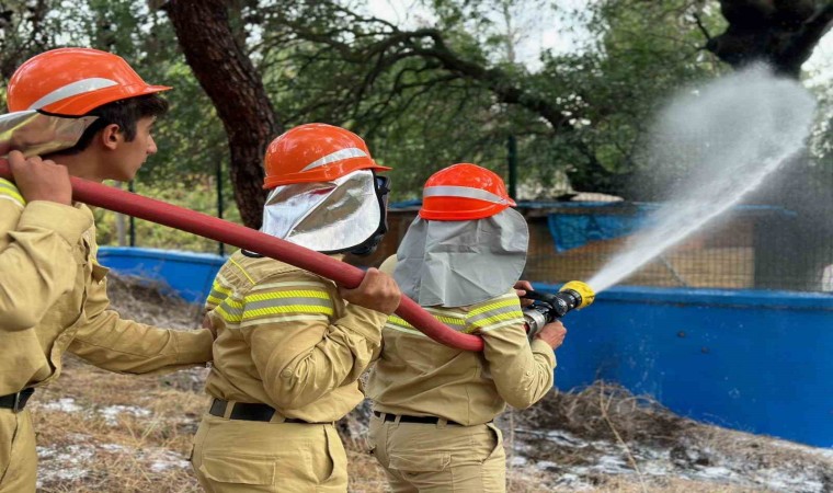 Adalarda gerçeğini aratmayan yangın tatbikatı